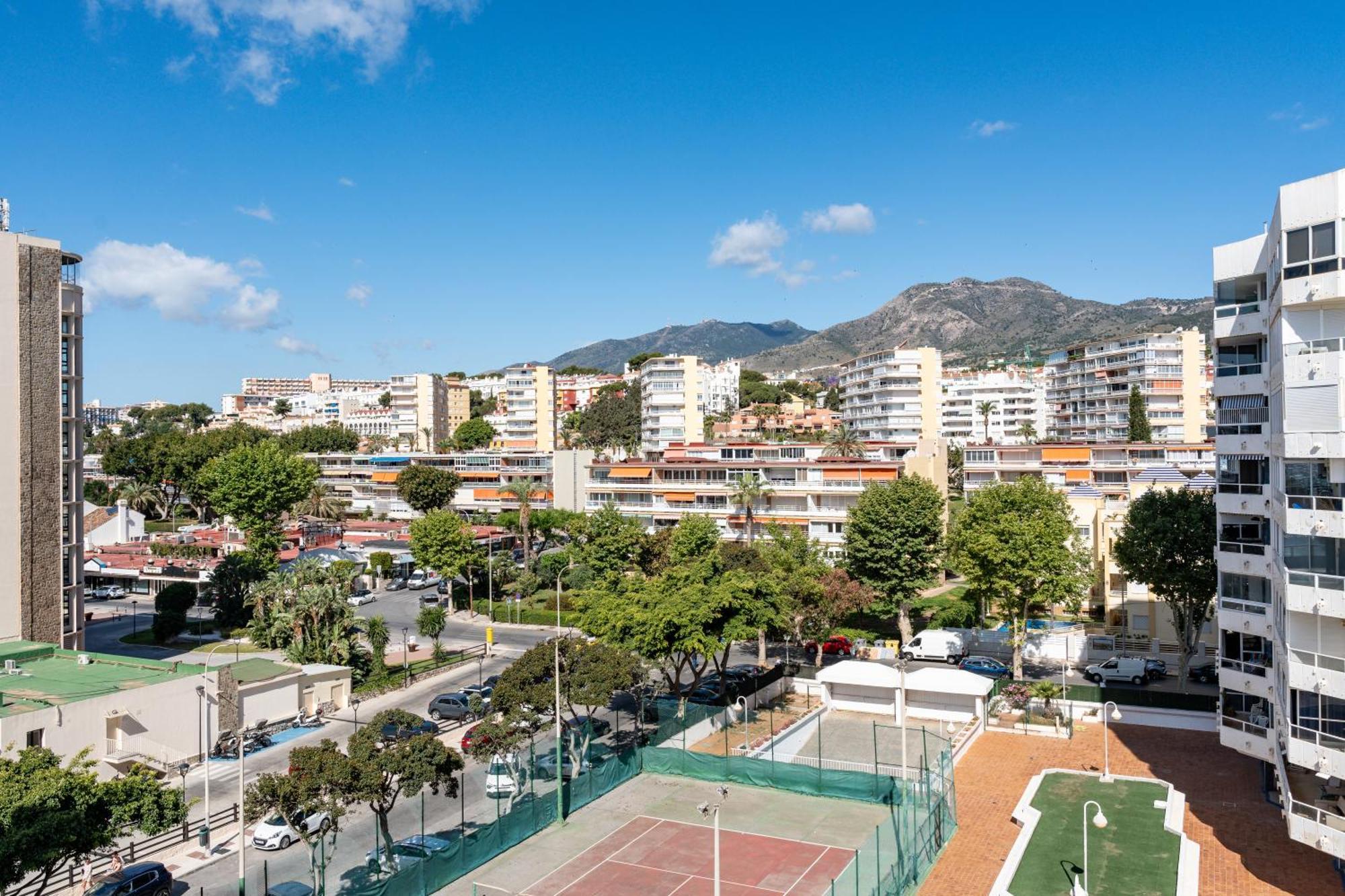 Tropico Carihuela View & Parking Apartment Торемолинос Екстериор снимка