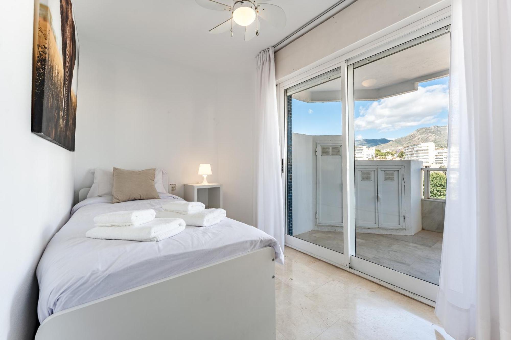Tropico Carihuela View & Parking Apartment Торемолинос Екстериор снимка