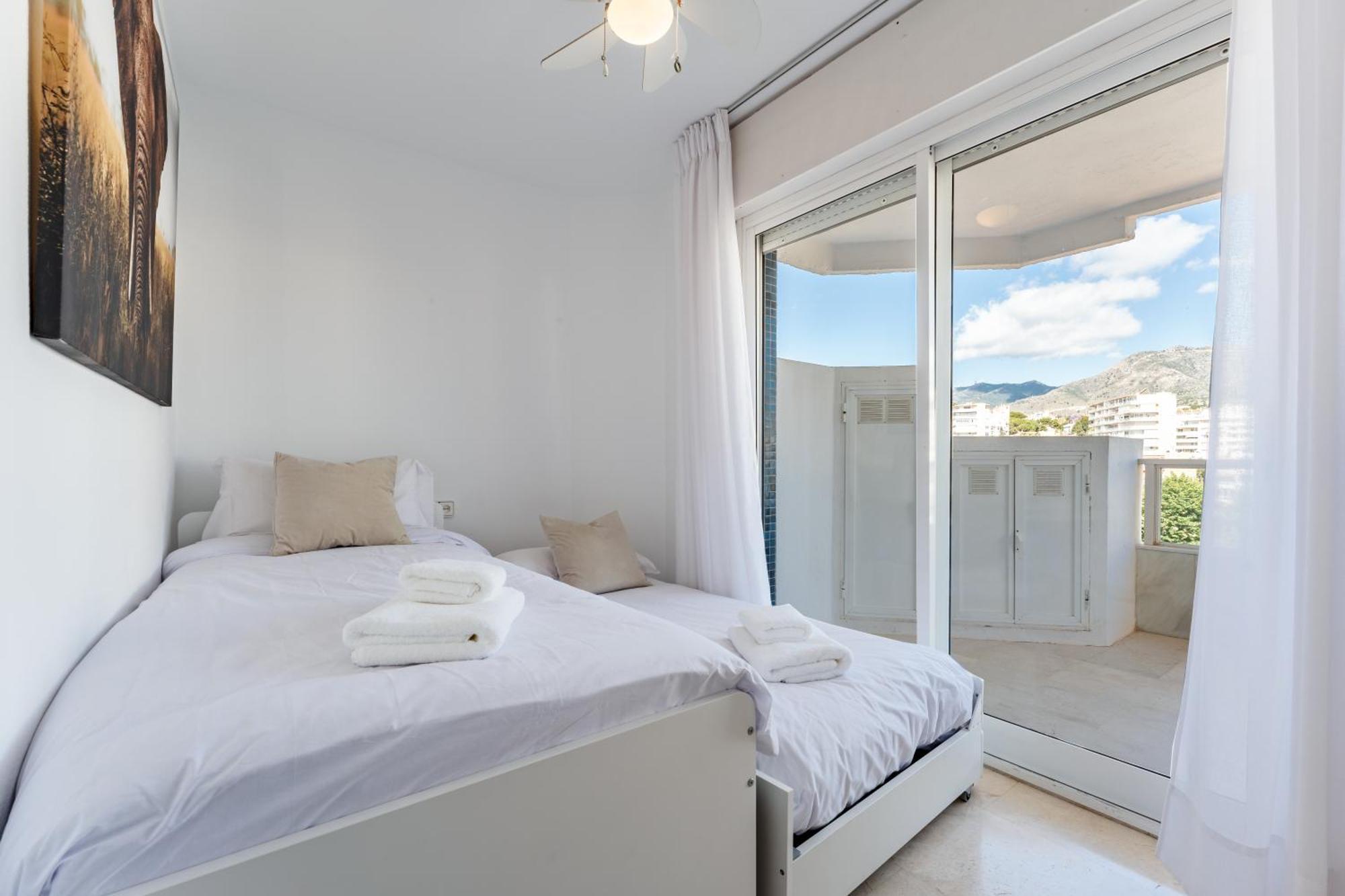 Tropico Carihuela View & Parking Apartment Торемолинос Екстериор снимка