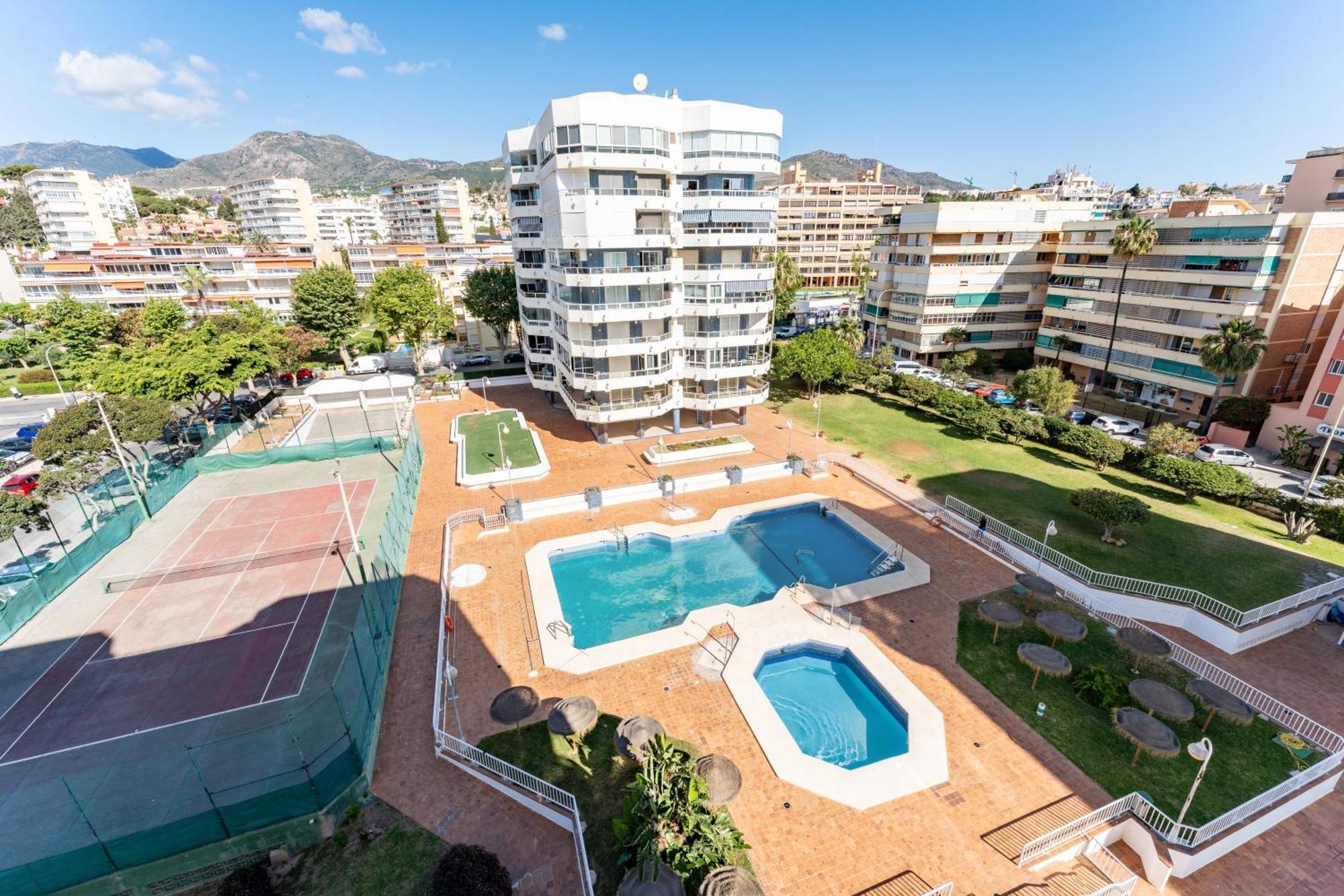 Tropico Carihuela View & Parking Apartment Торемолинос Екстериор снимка